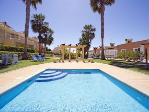 L'Eau, Plante, Ciel, Propriété, Bleu Azur, Piscine, Bâtiment, Arbre, Arecales, Loisir