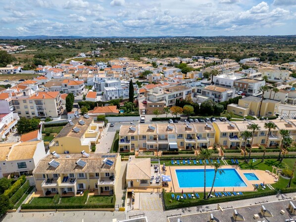 Apartment, Swimming Pool, Estate, Condominium, Resort, Hotel, Villa, Resort Town