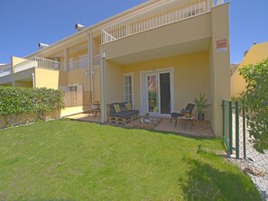 Building, Sky, Plant, Window, Shade, Land Lot, House, Cottage, Residential Area, Grass