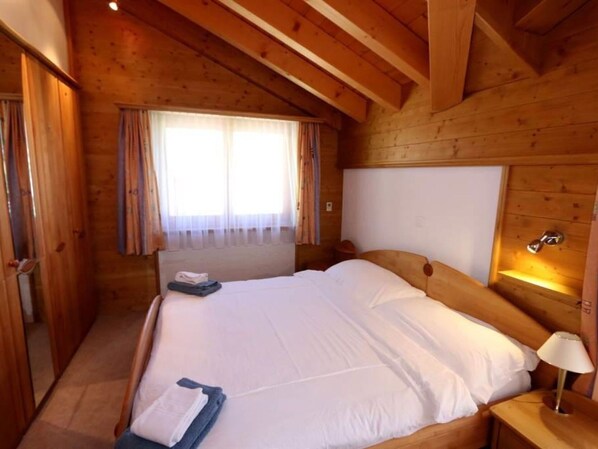 Property, Furniture, Comfort, Wood, Bed, Building, Interior Design, Floor, Real Estate