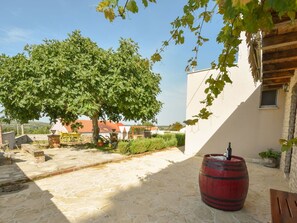 Ciel, Montagne, Jour, Bâtiment, Plante, Paysage Naturel, Maison, Végétation, Montagnes, Arbre