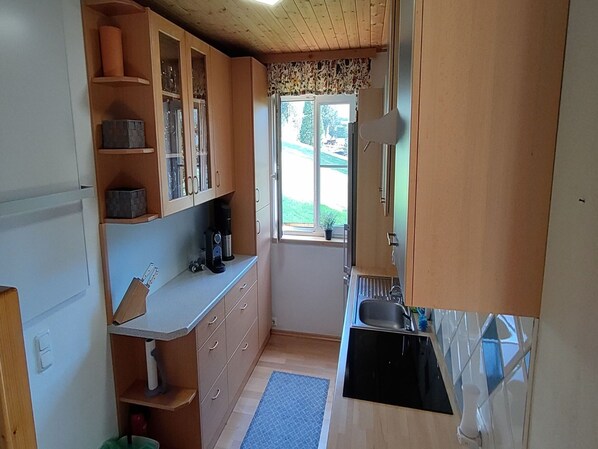 Property, Window, Interior Design, Wood, Floor, Flooring, Cabinetry, Countertop, Hardwood