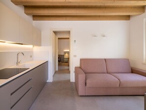 Zapfhahn, Sinken, Cabinetry, Eigentum, Armatur, Countertop, Möbel, Couch, Holz, Komfort