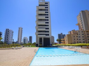 Ciel, Bâtiment, Plante, Jour, Propriété, Piscine, Bleu Azur, L'Eau, Skyscraper, Bloc Tour