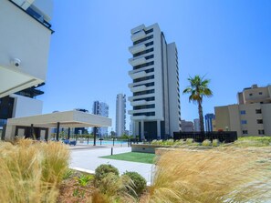 Ciel, Plante, Bâtiment, Jour, Propriété, Arecales, Design Urbain, Bloc Tour, Condominium, Zone Résidentielle