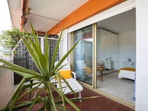 L'Eau, Plante, Bâtiment, Ciel, Jour, Propriété, Bleu, Bleu Azur, Piscine, Skyscraper