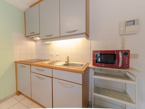 Cabinetry, Comptoir, Propriété, Evier, Bâtiment, Appareil De Cuisine, Cuisinière, Évier, Cuisine, Électroménager