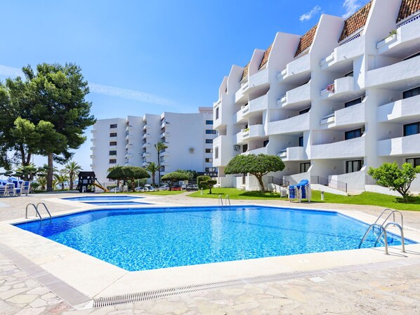 L'Eau, Ciel, Bâtiment, Jour, Propriété, Plante, Piscine, Bleu Azur, Plan D'Eau, Arbre