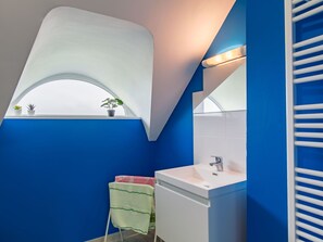 Spiegel, Zapfhahn, Eigentum, Sinken, Armatur, Badezimmer, Blau, Gebäude, Lila, Interior Design