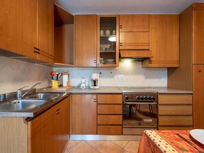 Brown, Countertop, Cabinetry, Kitchen Sink, Furniture, Property, Sink, Building, Kitchen, Wood