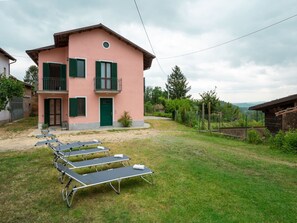 Cloud, Plant, Sky, Building, Window, Outdoor Bench, Outdoor Furniture, Land Lot, Tree, House
