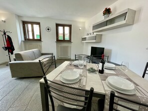 Table, Meubles, Propriété, Cadre, Chaise, Canapé, Vaisselle, Bois, Design Intérieur, Salon