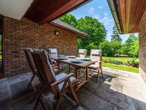 Plante, Propriété, Meubles, Table, Bâtiment, Chaise, Ciel, Fenêtre, Bois, Arbre