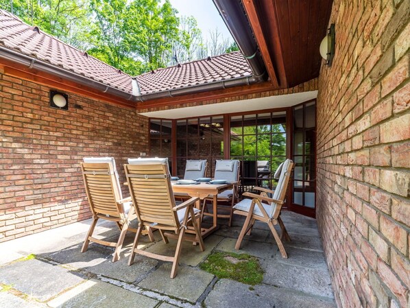 Meubles, Plante, Chaise, Bâtiment, Bois, Brique, Brickwork, Fenêtre, Table, Mobilier De Jardin