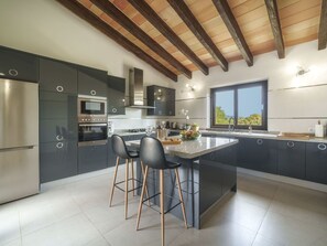 Cuisine, Design Intérieur, Comptoir, Meubles, Sol, Plafond, Cabinetry, Appareil De Cuisine, Luminaire, Éclairage