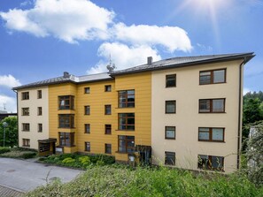 Wolke, Himmel, Gebäude, Pflanze, Fenster, Daytime, Grundstueck, Urban Design, Die Architektur, Vegetation