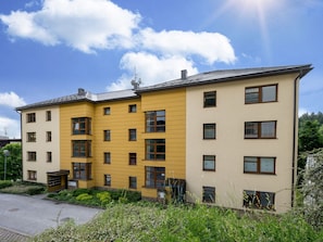 Wolke, Himmel, Gebäude, Pflanze, Fenster, Daytime, Grundstueck, Urban Design, Die Architektur, Vegetation