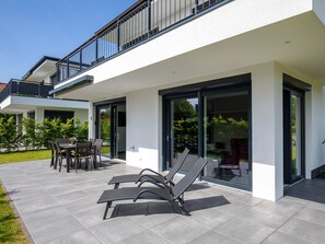 Edificio, Mueble, Planta, Mesa, Cielo, Sombra, Diseño De Interiores, Silla, Diseño Urbano, Mueble Para Exteriores