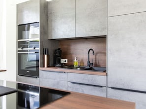Comptoir, Cabinetry, Evier, Robinet, Évier, Cuisinière, Cuisine, Bâtiment, Bois, Appareil De Cuisine