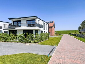Ciel, Plante, Propriété, Bâtiment, Fenêtre, Arbre, Lot Terre, Design Urbain, Herbe, Quartier