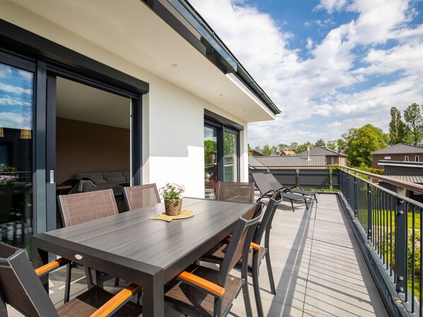 Table, Property, Furniture, Cloud, Sky, Wood, Chair, Window, Building, Interior Design