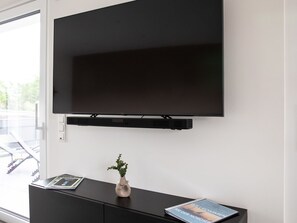 Property, Plant, Rectangle, Interior Design, Houseplant, Wall, Living Room, Television, Shelving