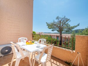 Ciel, Propriété, Meubles, Table, Chaise, Tableau De Plein Air, Mobilier De Jardin, Plante, Bois, Arbre