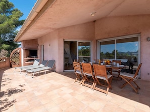 Möbel, Gebäude, Fenster, Schatten, Holz, Interior Design, Pflanze, Stuhl, Baum, Gartenmöbel