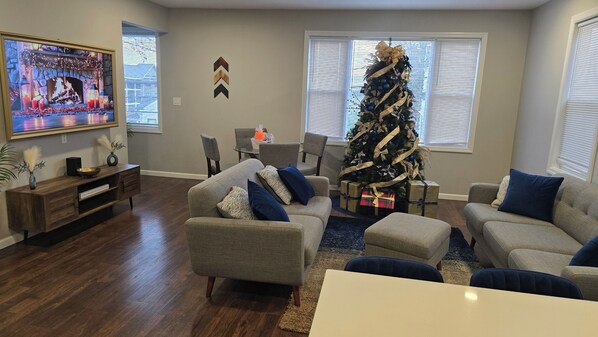 Main Fl: Living room