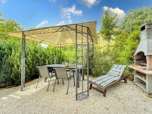 Table, Furniture, Plant, Sky, Property, Chair, Building, Cloud, Interior Design, Tableware