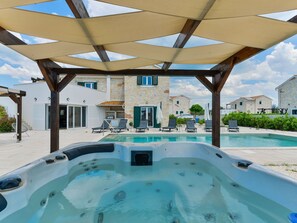 L'Eau, Ciel, Propriété, Bleu, Piscine, Bleu Azur, Bâtiment, Ombre, Composite, Loisir
