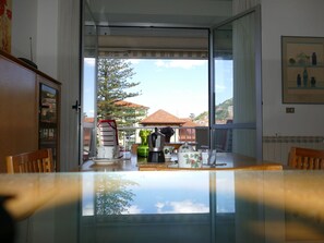 L'Eau, Ciel, Propriété, Bleu, Piscine, Bleu Azur, Bâtiment, Ombre, Composite, Loisir