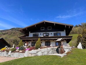 Ciel, Plante, Fenêtre, Bâtiment, Maison, Arbre, Nuage, Lot Terre, Montagne, Chalet