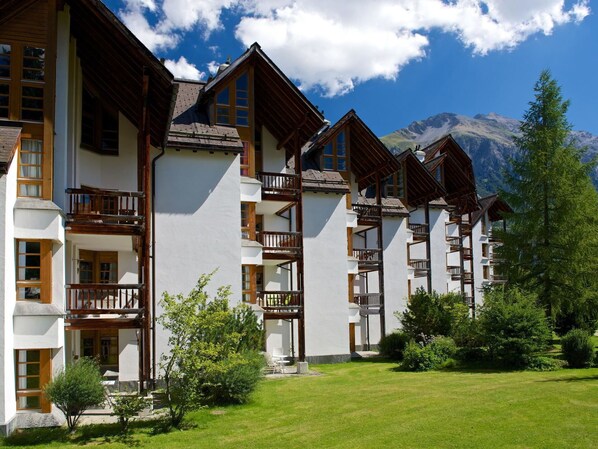 Ciel, Bâtiment, Fenêtre, Design Urbain, Zone Résidentielle, Façade, Immobilier, Condominium, Arbre, Bâtiment Commercial