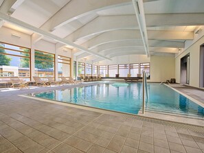 L'Eau, Propriété, Piscine, Bâtiment, Maison, Composite, Sol, Immobilier, Rectangle, Loisir