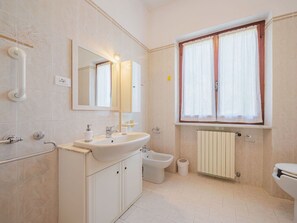 Spiegel, Zapfhahn, Armatur, Sinken, Bad Sink, Badezimmerschrank, Fenster, Lila, Badezimmer