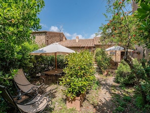 Plante, Ciel, Communauté Des Plantes, Ombre, Paysage Naturel, Arbre, Chalet, Bùtiment, Mobilier De Jardin, Chaise
