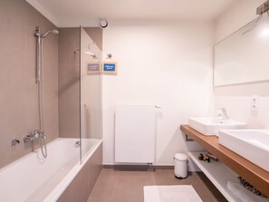 Luminaire Plomberie, Robinet, Salle De Bains, Évier, Sol, Sol, Bâtiment, Tete De Douche