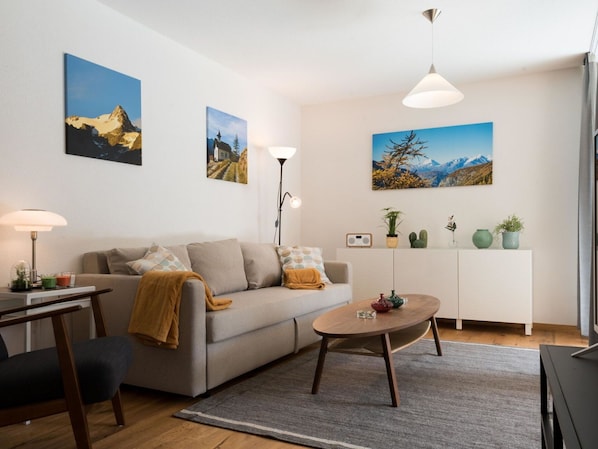 Möbel, Couch, Bilderrahmen, Eigentum, Tabelle, Komfort, Azurblau, Interior Design, Lampe, Beleuchtung