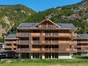 Ciel, Montagne, Bâtiment, Plante, Fenêtre, Bois, Arbre, Lot Terre, Biome, Paysage Naturel