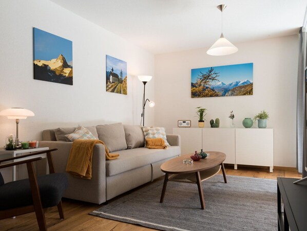 Möbel, Couch, Bilderrahmen, Eigentum, Tabelle, Komfort, Azurblau, Interior Design, Lampe, Beleuchtung