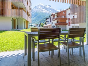 Gebäude, Eigentum, Möbel, Himmel, Fenster, Pflanze, Holz, Schatten, Interior Design, Die Architektur