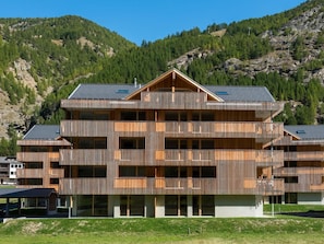 Ciel, Montagne, Bâtiment, Plante, Fenêtre, Bois, Arbre, Lot Terre, Biome, Paysage Naturel