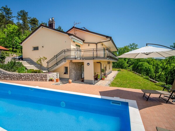L'Eau, Plante, Propriété, Meubles, Ciel, Bâtiment, Piscine, Arbre, Bleu Azur, Ombre