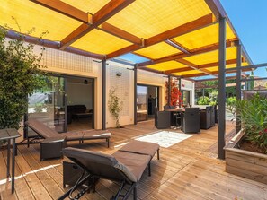 Pflanze, Eigentum, Holz, Schatten, Interior Design, Fussboden, Stuhl, Flooring, Wohnzimmer, Grundeigentum