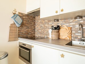 Cabinetry, Countertop, Property, Kitchen, Kitchen Stove, Wood, Building, Interior Design, Flooring, Kitchen Appliance