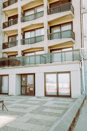 Building, Property, Window, Architecture, Wood, Urban Design, Rectangle, Door, Condominium
