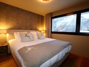 Meubles, Confort, Lumière, Bois, Éclairage, Design Intérieur, Lampe, Bâtiment, Ombre