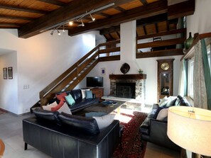 Gebäude, Eigentum, Couch, Möbel, Tabelle, Holz, Komfort, Interior Design, Die Architektur, Wohnzimmer