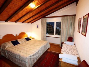 Möbel, Komfort, Holz, Fenster, Bettrahmen, Bett, Gebäude, Interior Design, Fussboden, Lampe